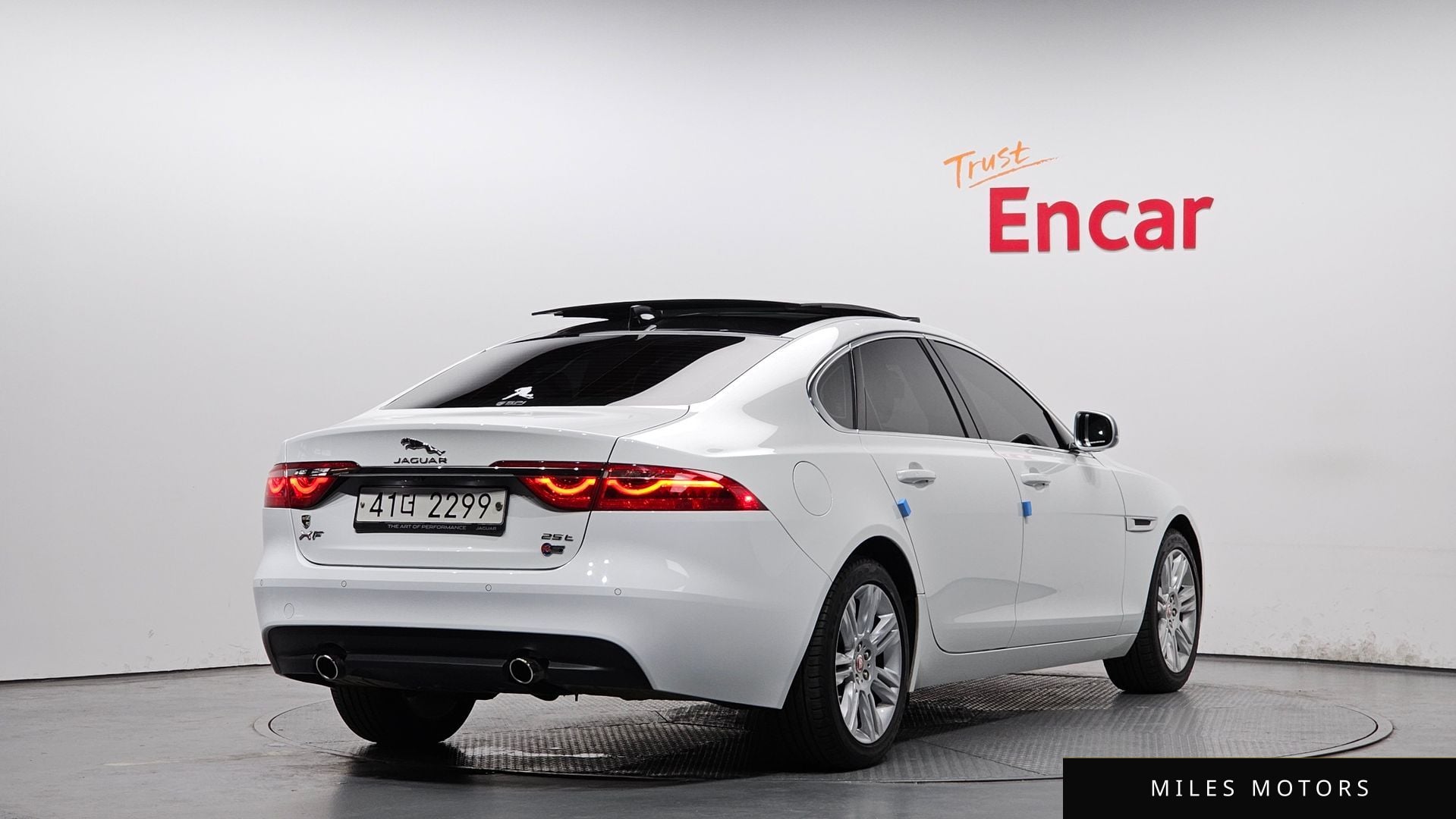 Jaguar XF (X260) 2018 — миниатюра 2