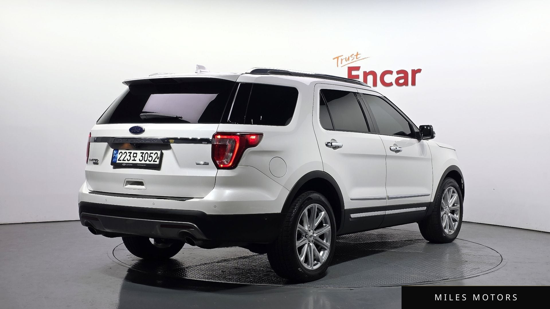 Ford Explorer 2016 — миниатюра 2