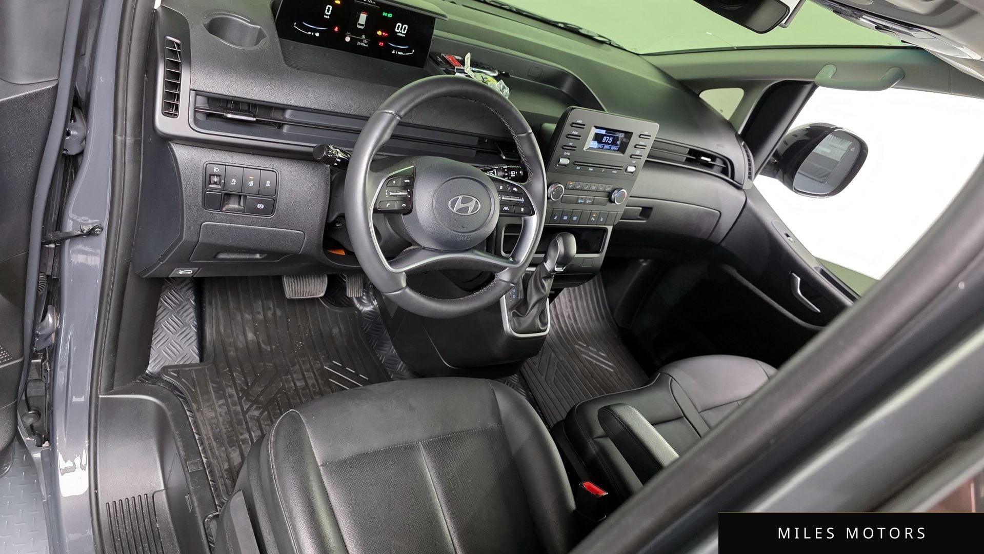 Hyundai Staria 2025 — миниатюра 7