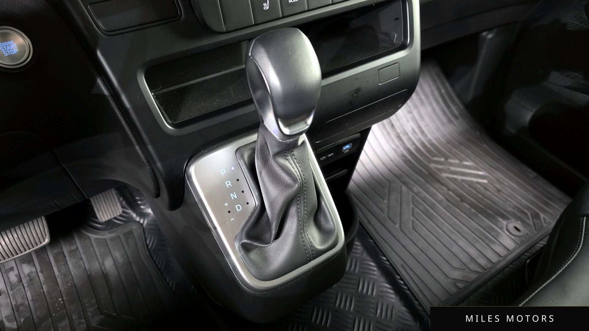 Hyundai Staria 2025 — миниатюра 9
