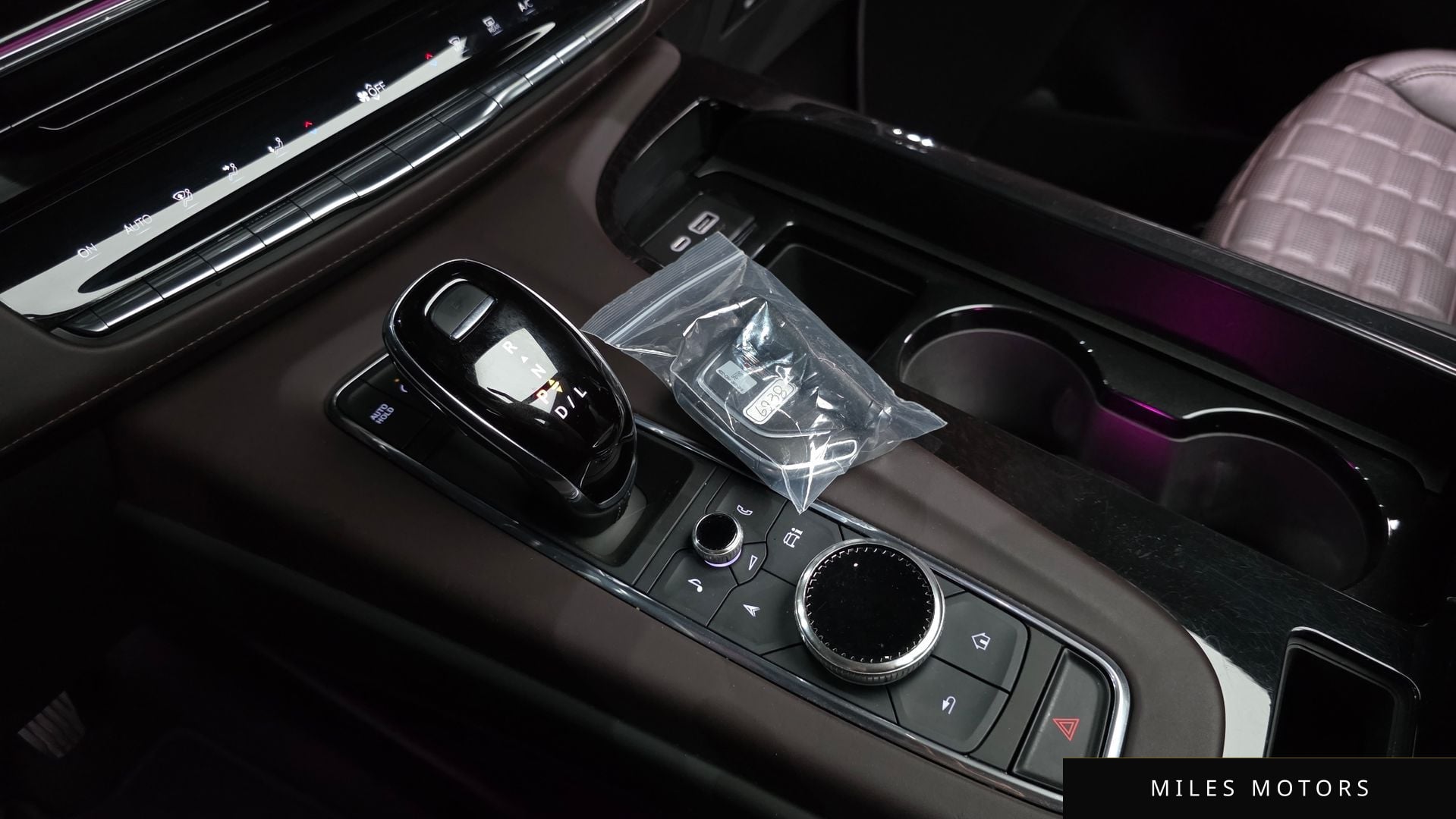 Cadillac 에스컬레이드 2023 — миниатюра 9