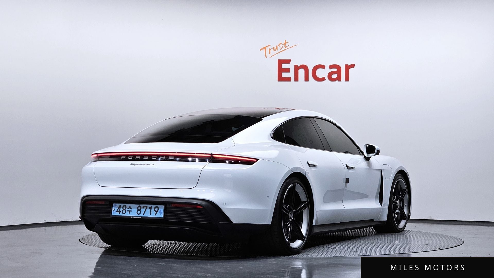 Porsche Taycan 2020 — миниатюра 2