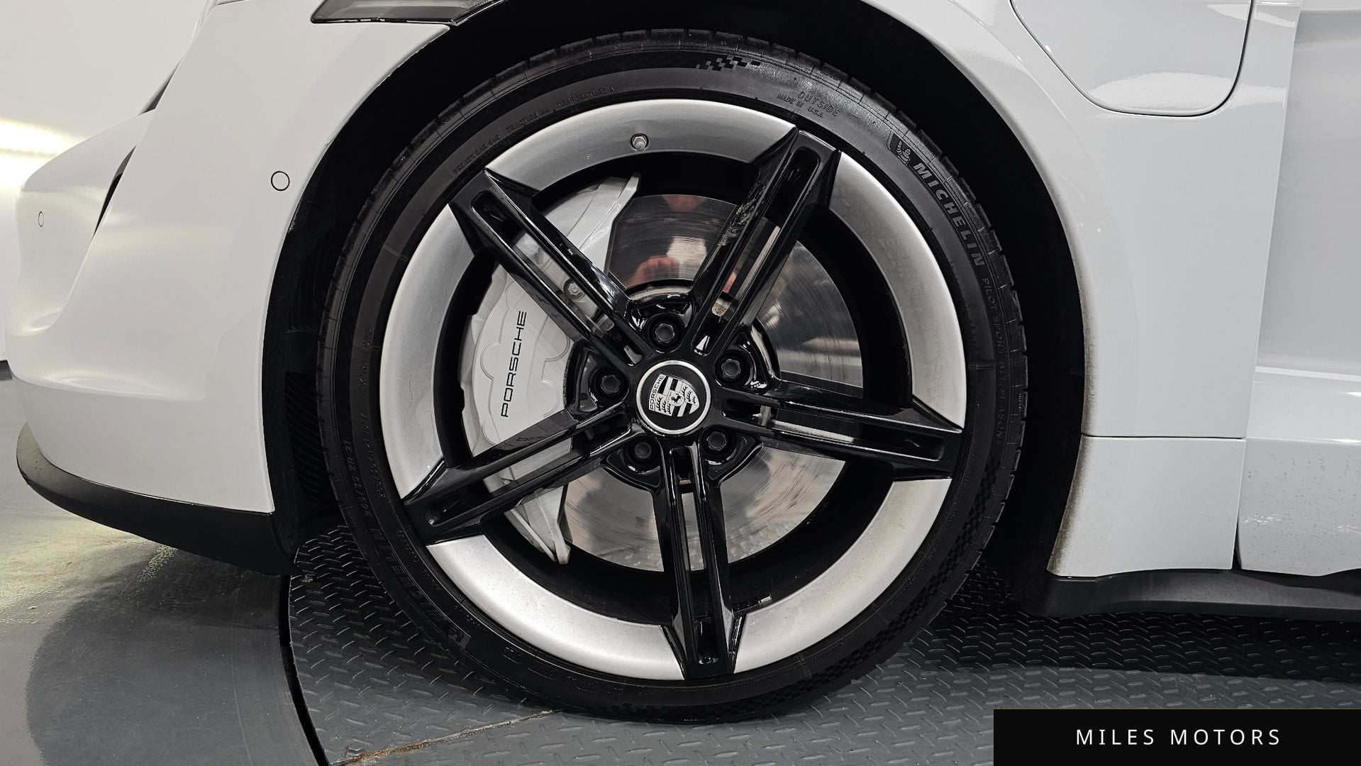 Porsche Taycan 2020 — миниатюра 5