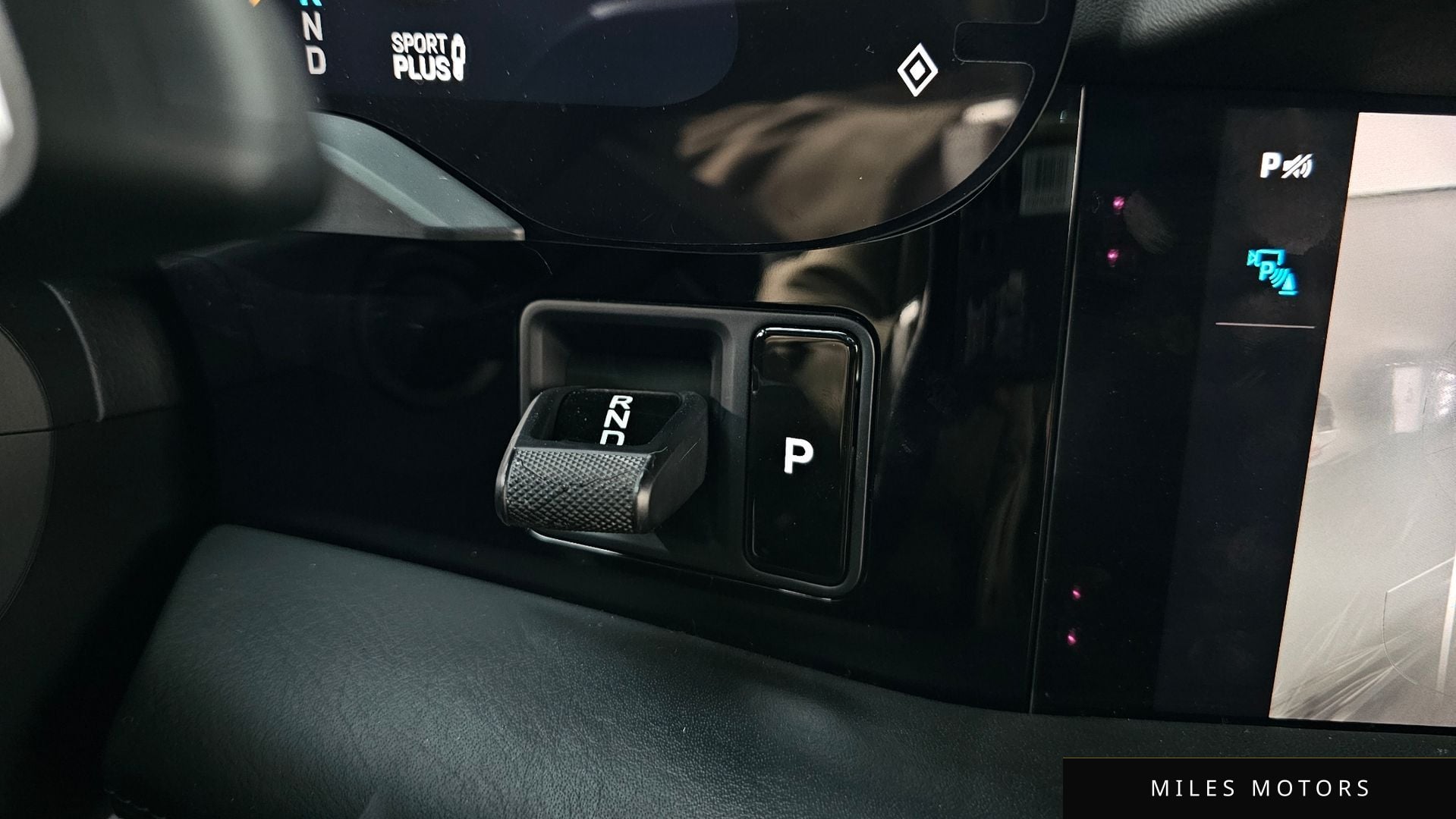 Porsche Taycan 2020 — миниатюра 9