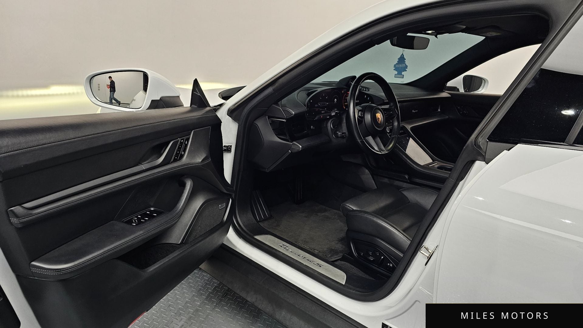 Porsche Taycan 2020 — миниатюра 10
