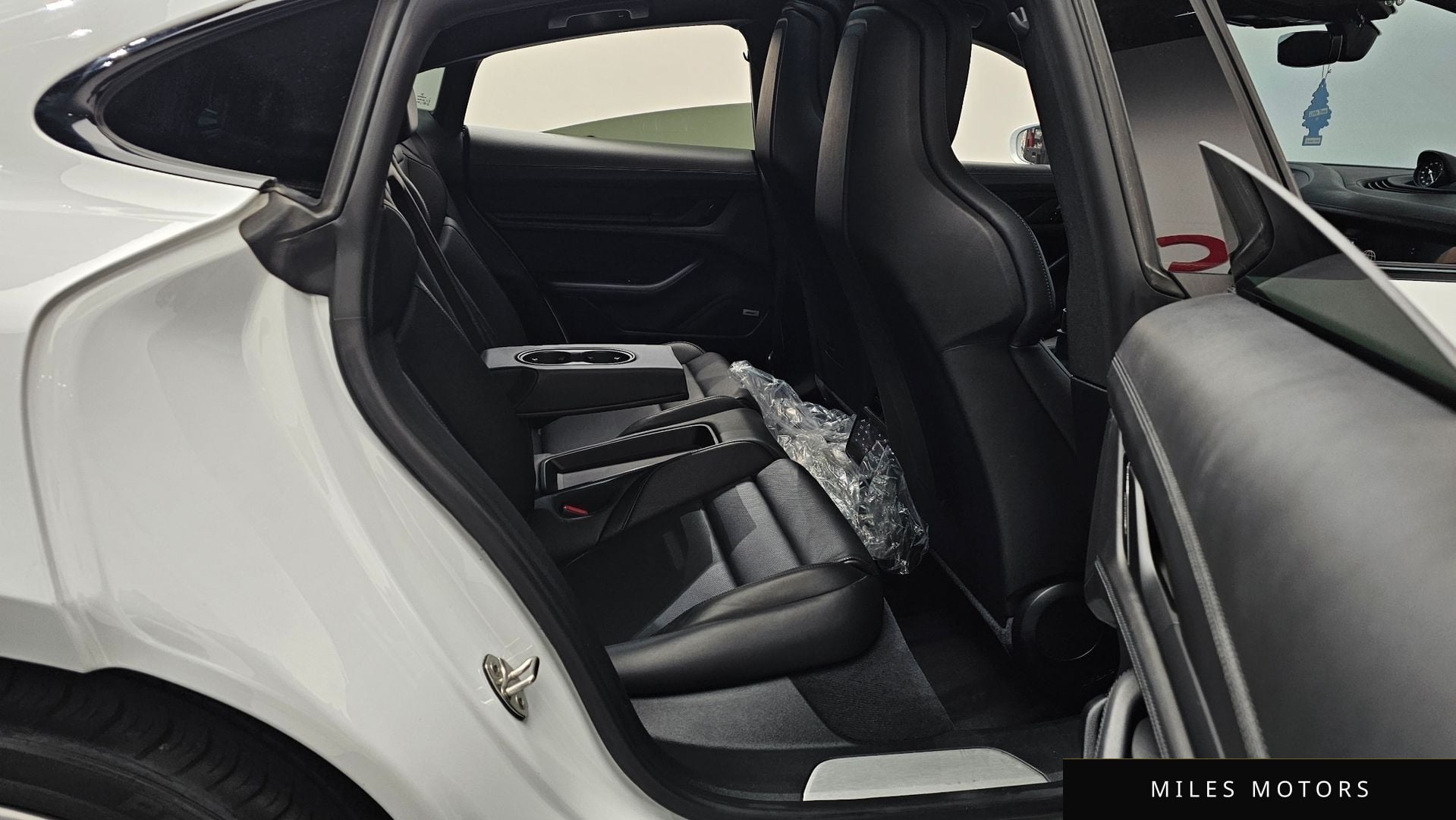 Porsche Taycan 2020 — миниатюра 12