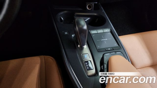 Лексус UX300e 2022 — миниатюра 9