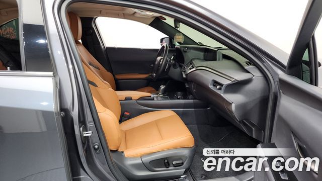 Лексус UX300e 2022 — миниатюра 11