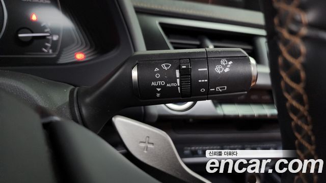 Лексус UX300e 2022 — миниатюра 14