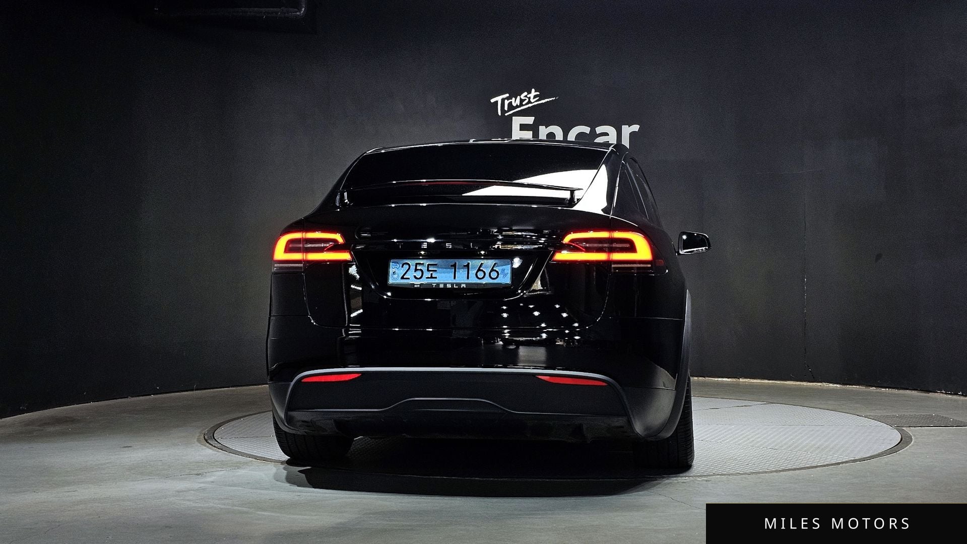 Tesla Model X 2023 — миниатюра 4