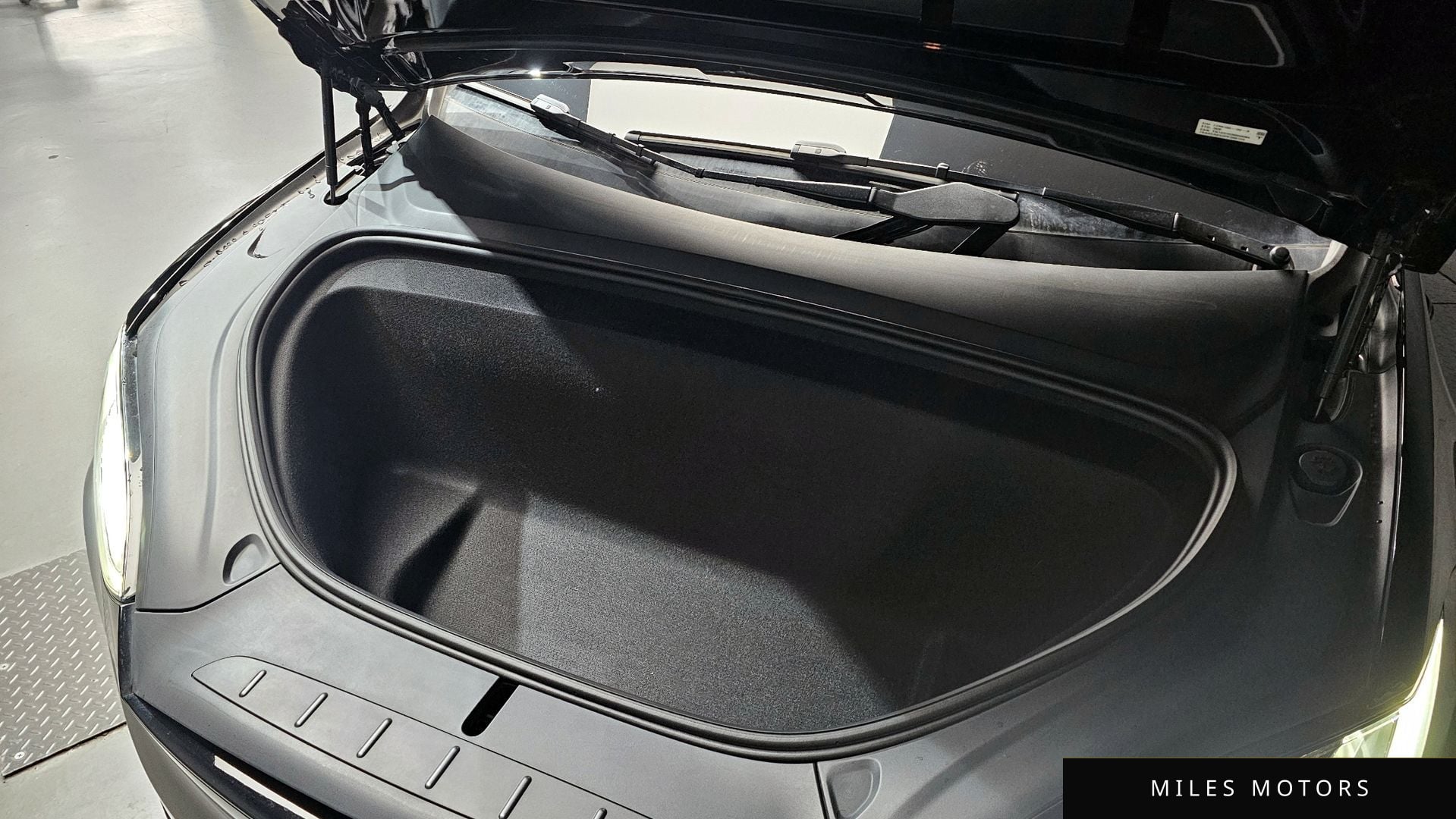 Tesla Model X 2023 — миниатюра 6