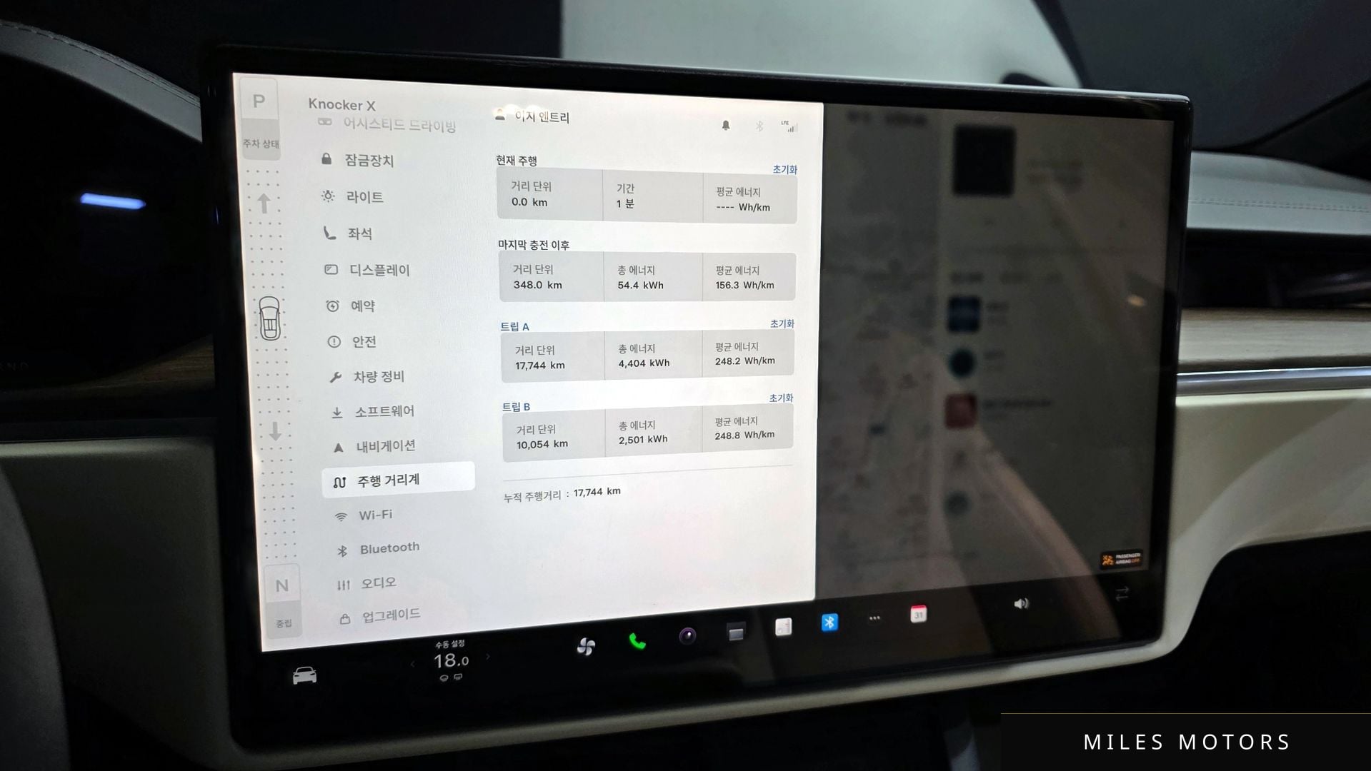 Tesla Model X 2023 — миниатюра 8