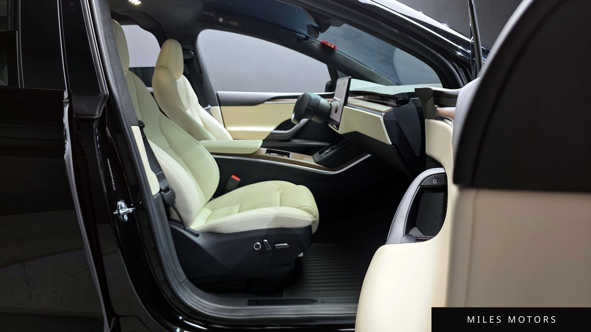 Tesla Model X 2023 — миниатюра 10