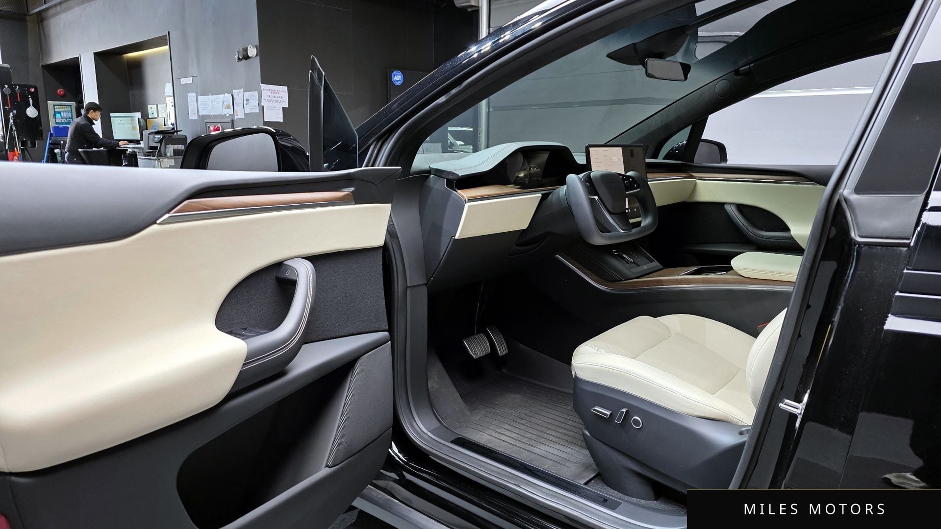 Tesla Model X 2023 — миниатюра 11