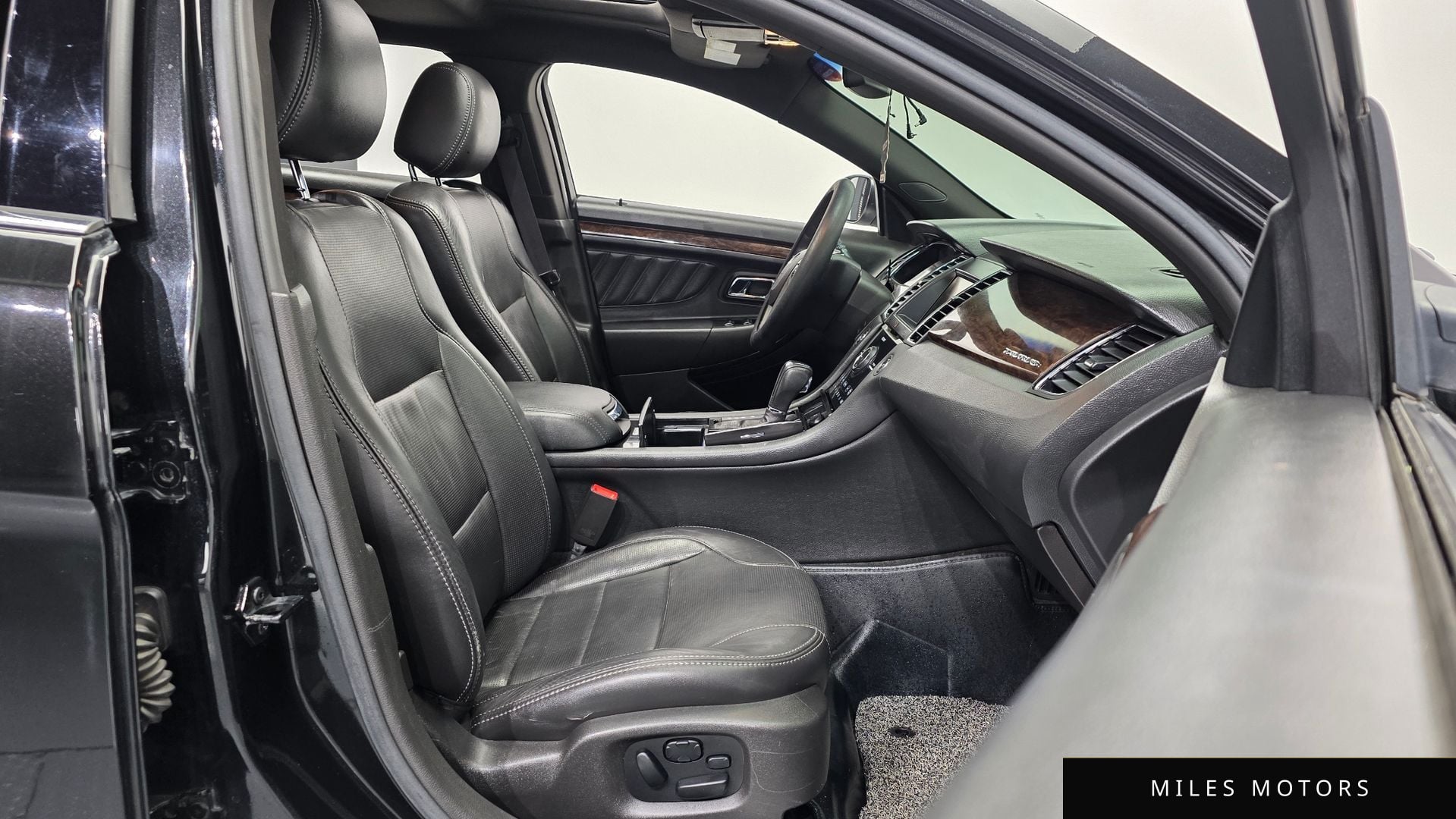 Ford Taurus 2013 — миниатюра 11