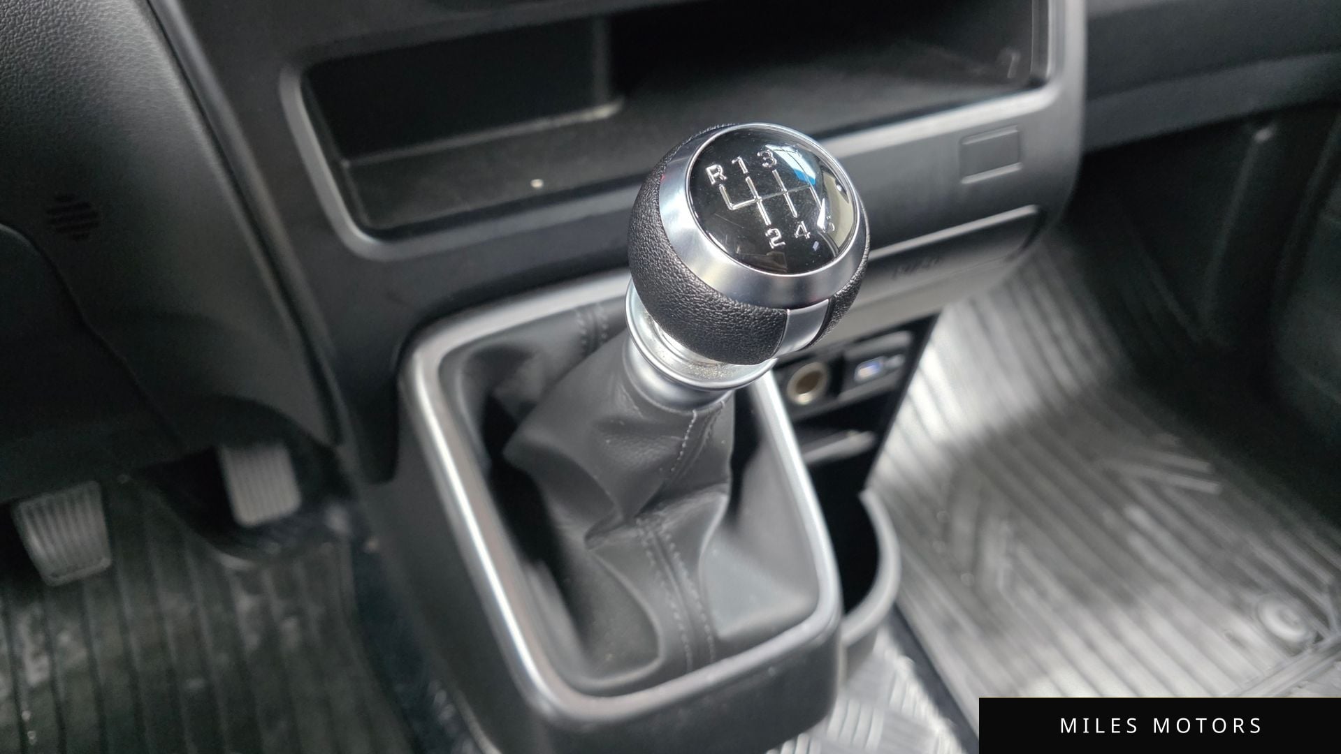 Hyundai Staria 2024 — миниатюра 9