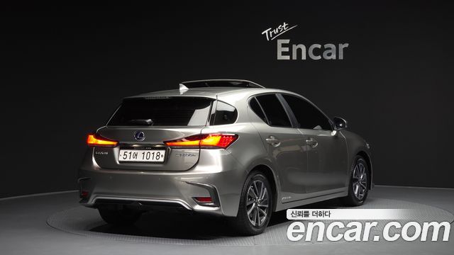 Лексус CT200h 2018 — миниатюра 2