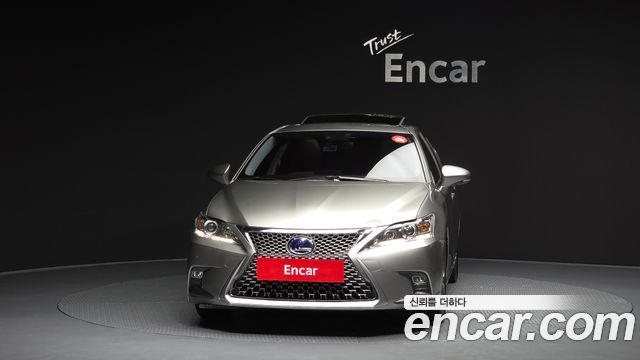 Лексус CT200h 2018 — миниатюра 3