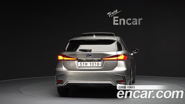 Лексус CT200h 2018 — миниатюра 4