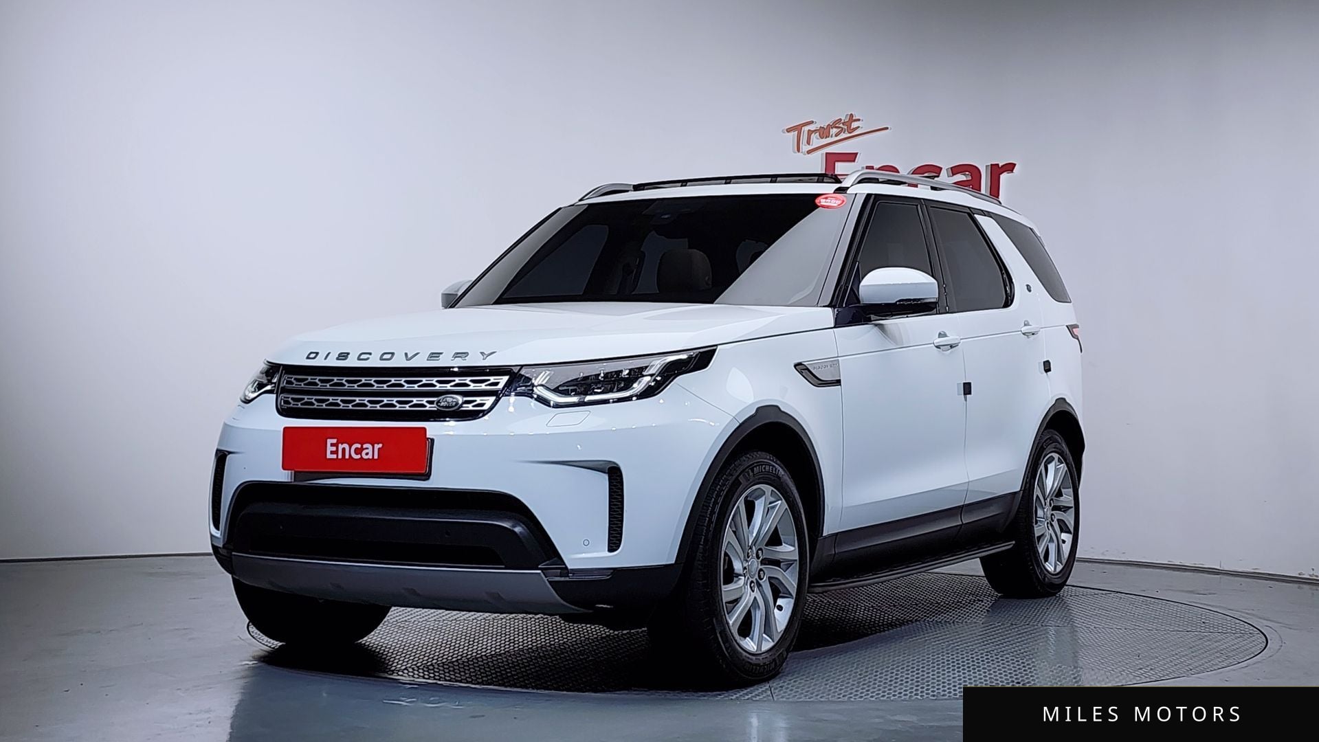 Land Rover Discovery 2017 — фото 1 из 12