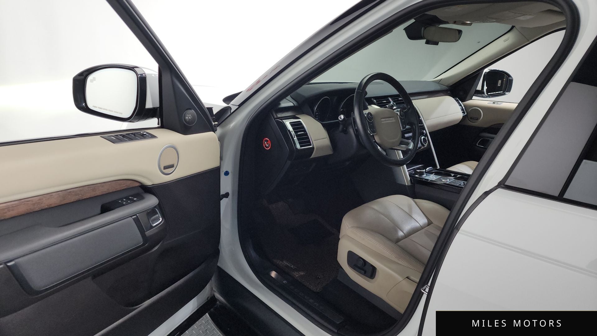 Land Rover Discovery 2017 — миниатюра 10