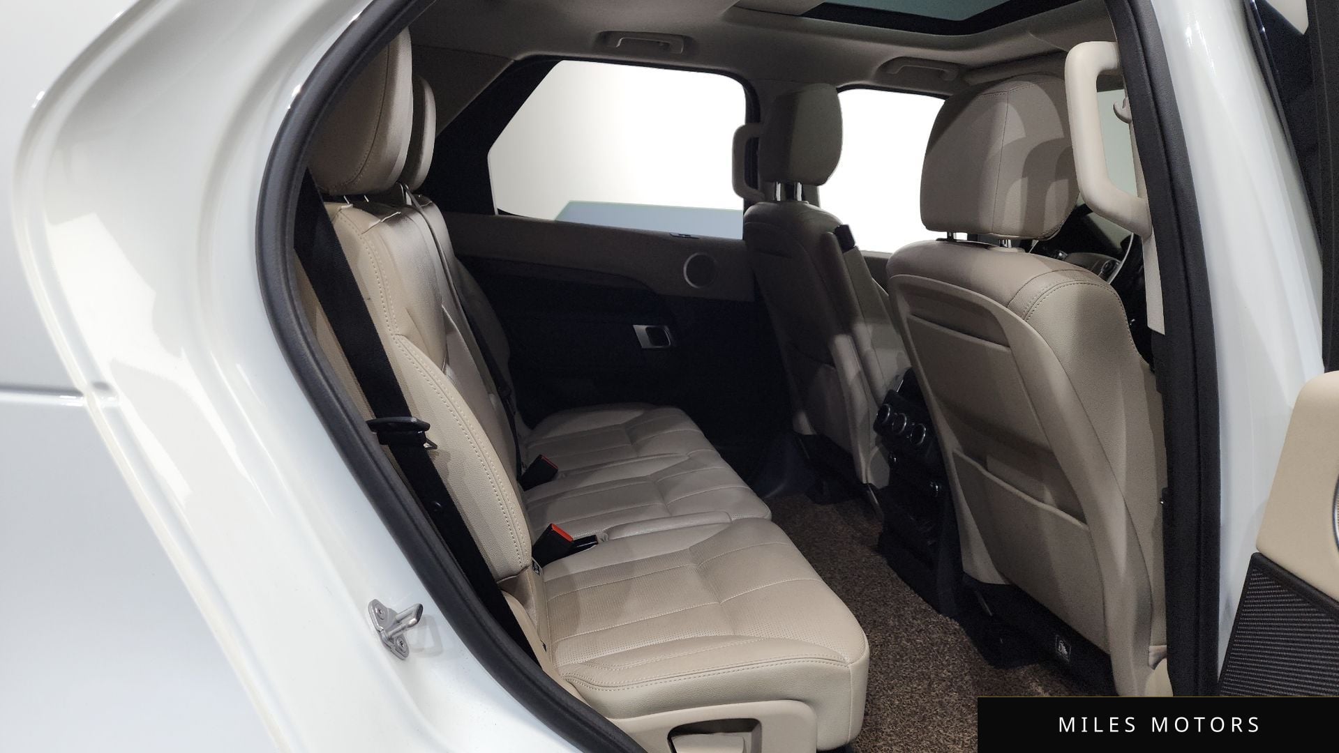 Land Rover Discovery 2017 — миниатюра 12