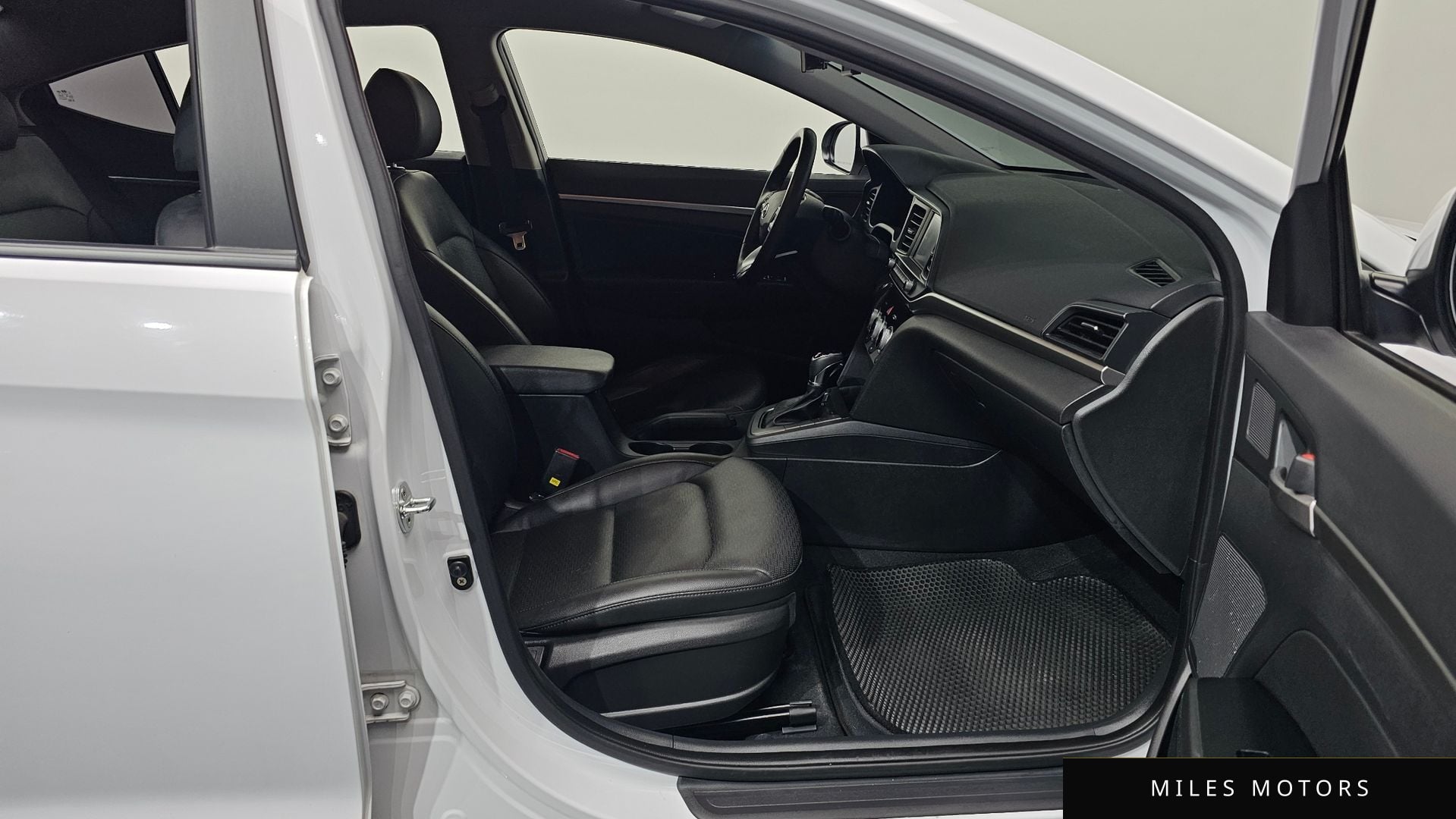 Hyundai AVANTE 2019 — миниатюра 11