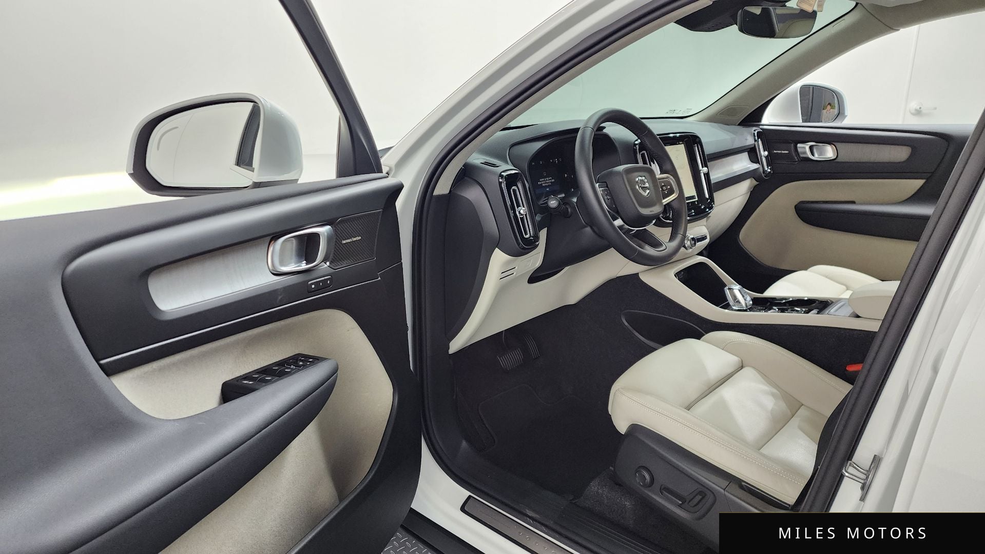 Volvo XC40 2025 — миниатюра 10