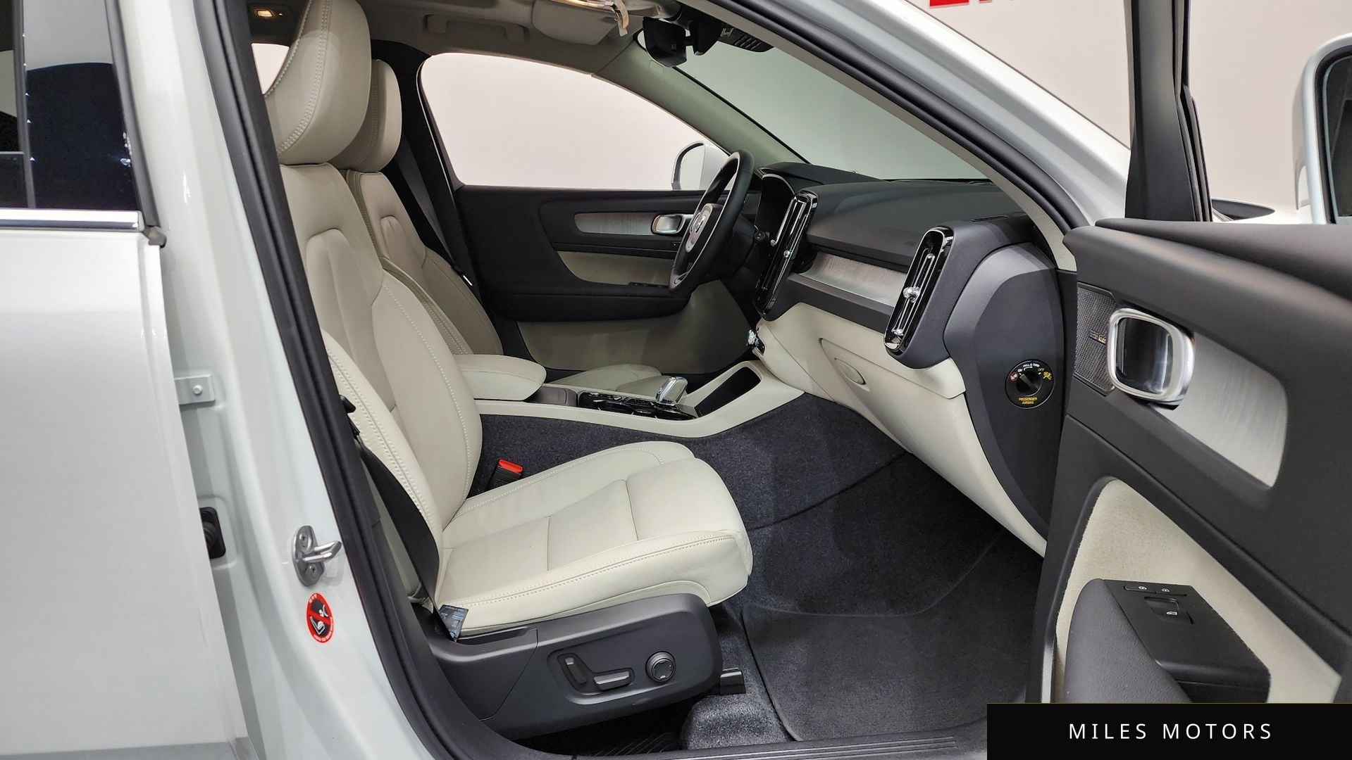 Volvo XC40 2025 — миниатюра 11