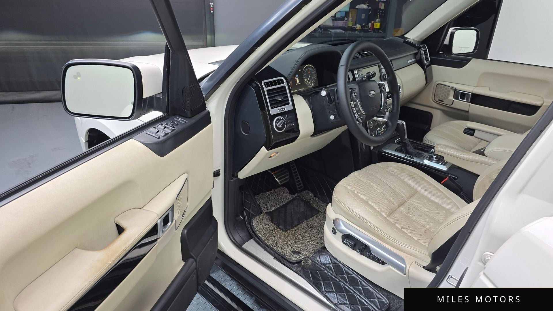 Land Rover Range Rover 2010 — миниатюра 10