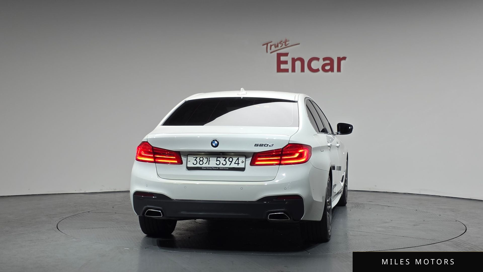 BMW 5 Series (G30) 2018 — миниатюра 3