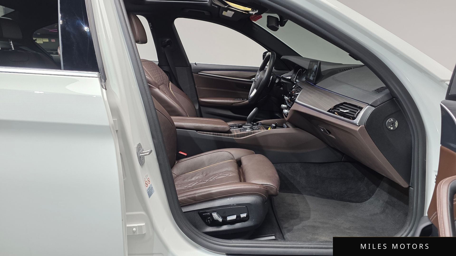 BMW 5 Series (G30) 2018 — миниатюра 9