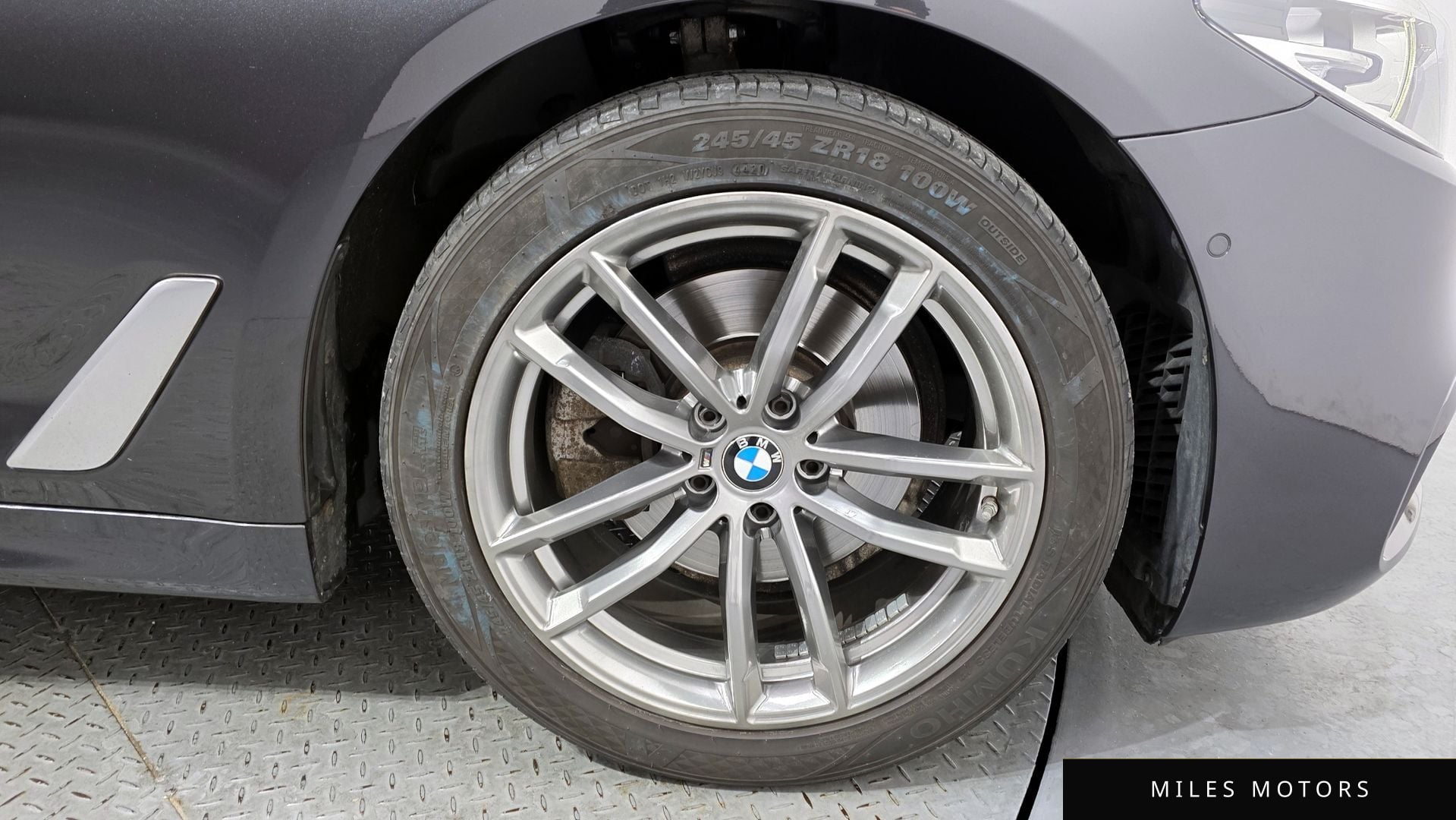 BMW 5 Series (G30) 2018 — миниатюра 5