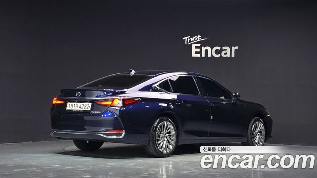 Лексус ES300h 2023 — миниатюра 2