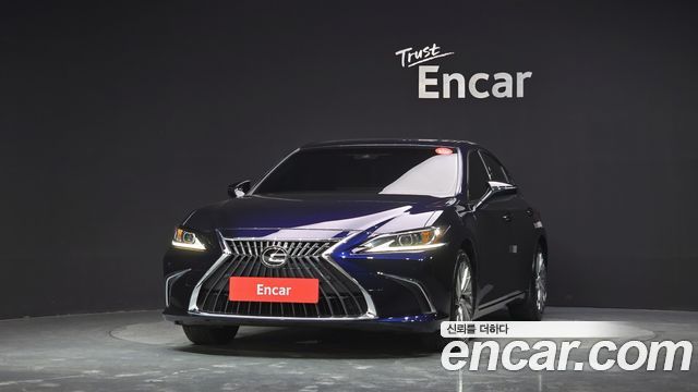 Лексус ES300h 2023 — миниатюра 3