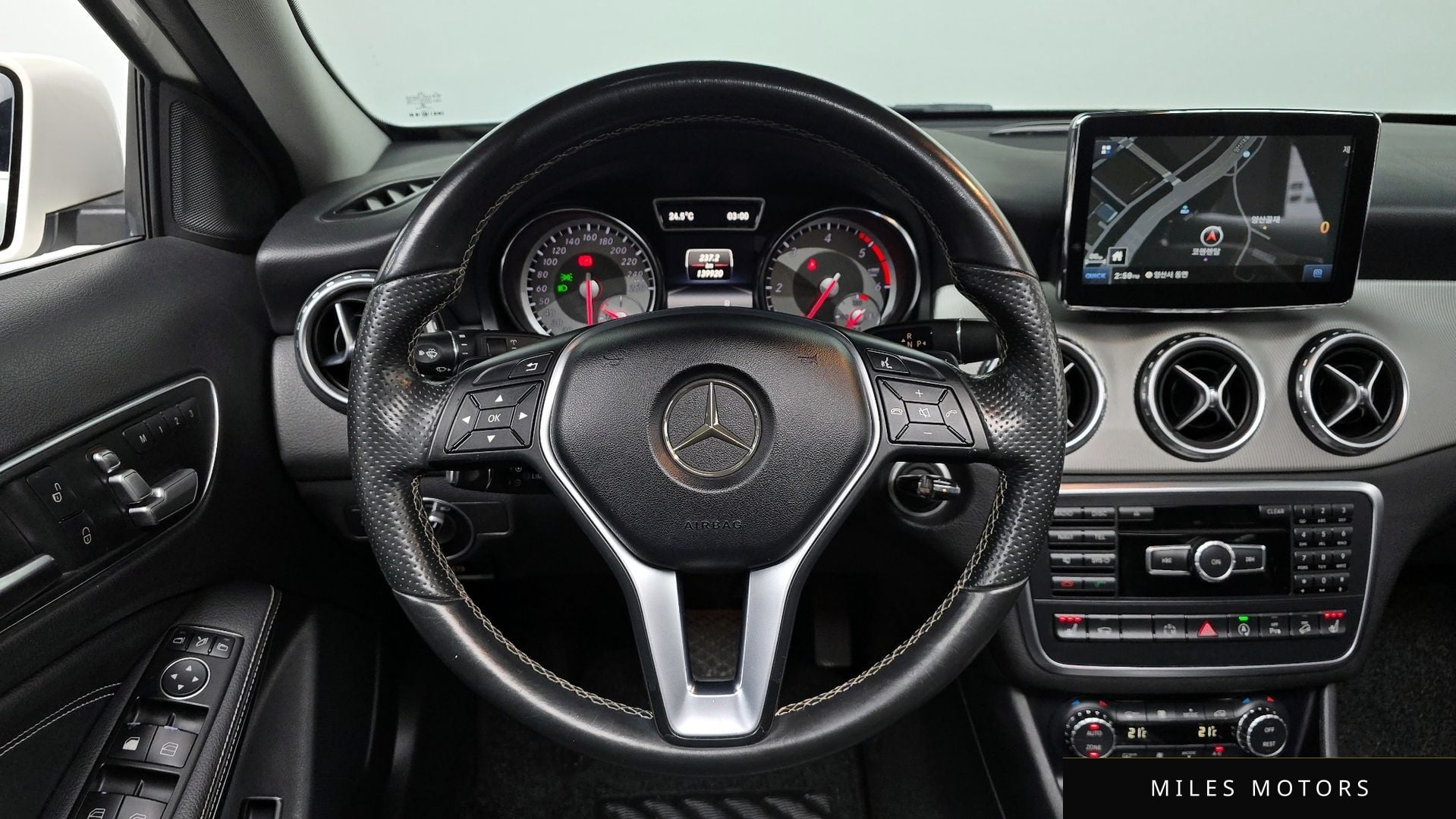 Mercedes-Benz GLA-Class X156 2015 — миниатюра 13