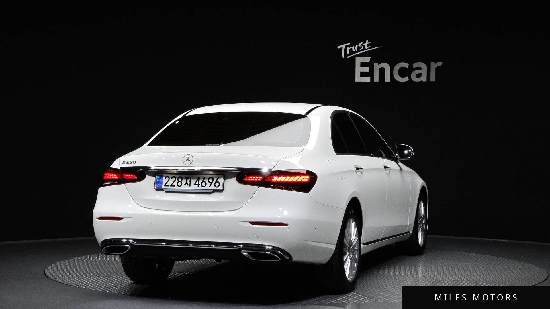 Mercedes-Benz E-Class W213 2023 — миниатюра 2