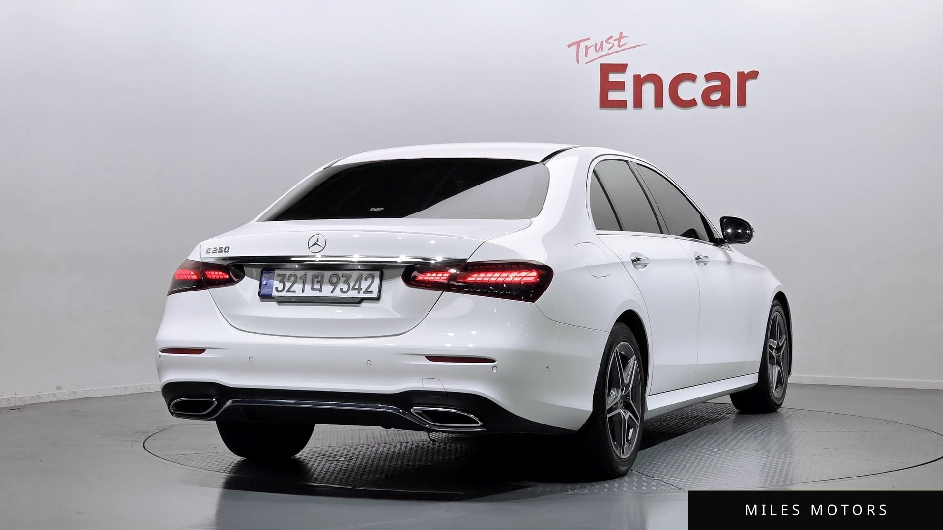 Mercedes-Benz E-Class W213 2023 — миниатюра 2