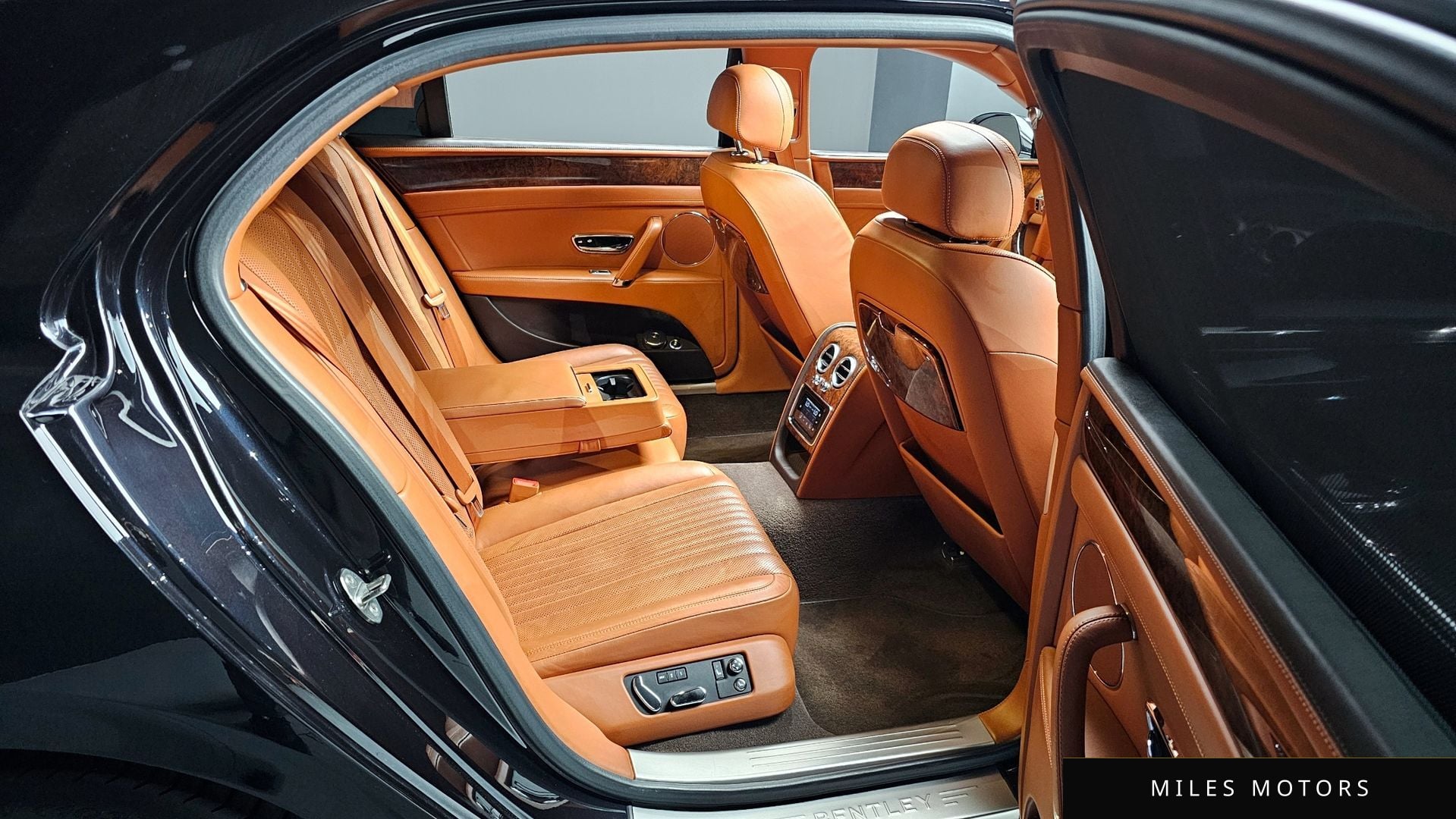 Bentley 플라잉스퍼 2017 — миниатюра 12