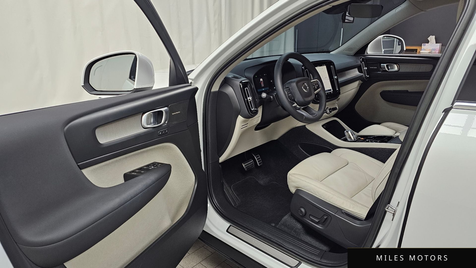 Volvo XC40 2023 — миниатюра 10