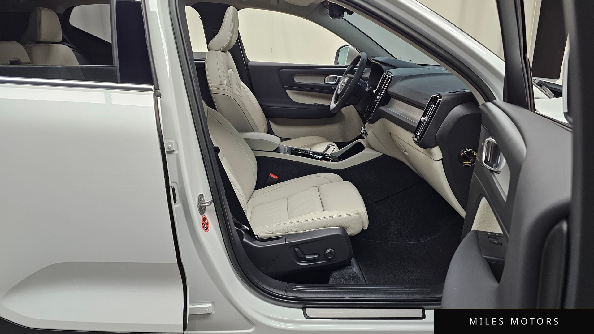 Volvo XC40 2023 — миниатюра 11