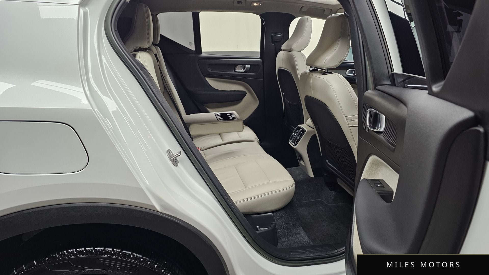 Volvo XC40 2023 — миниатюра 12