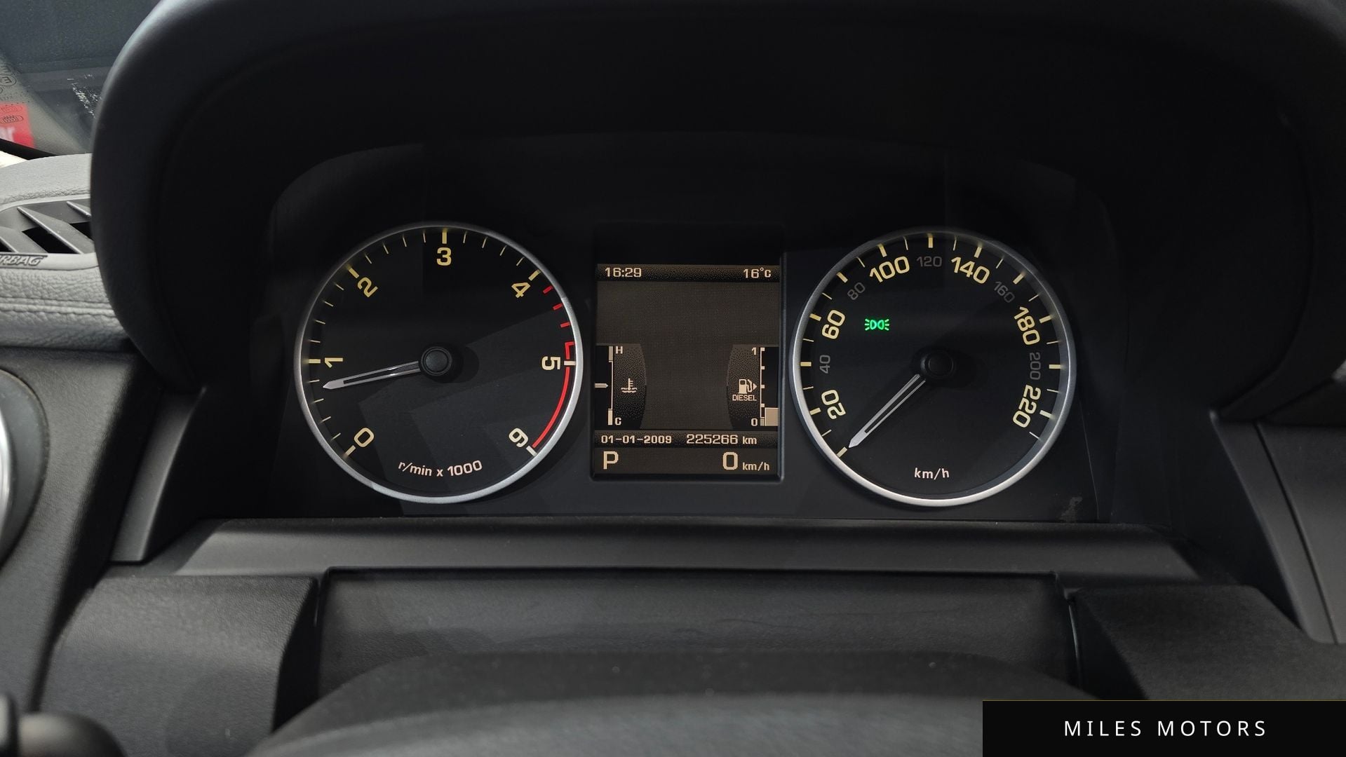 Land Rover Discovery 2011 — миниатюра 8