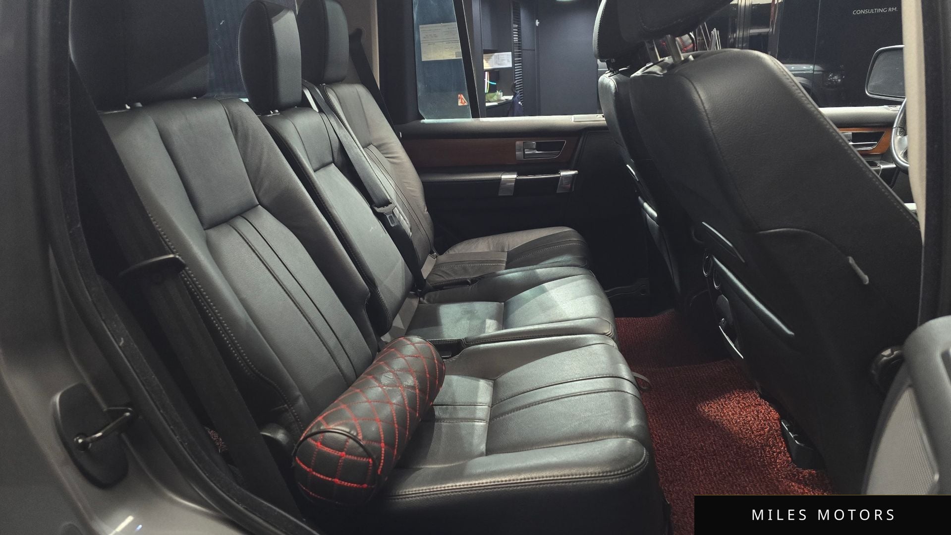 Land Rover Discovery 2011 — миниатюра 12