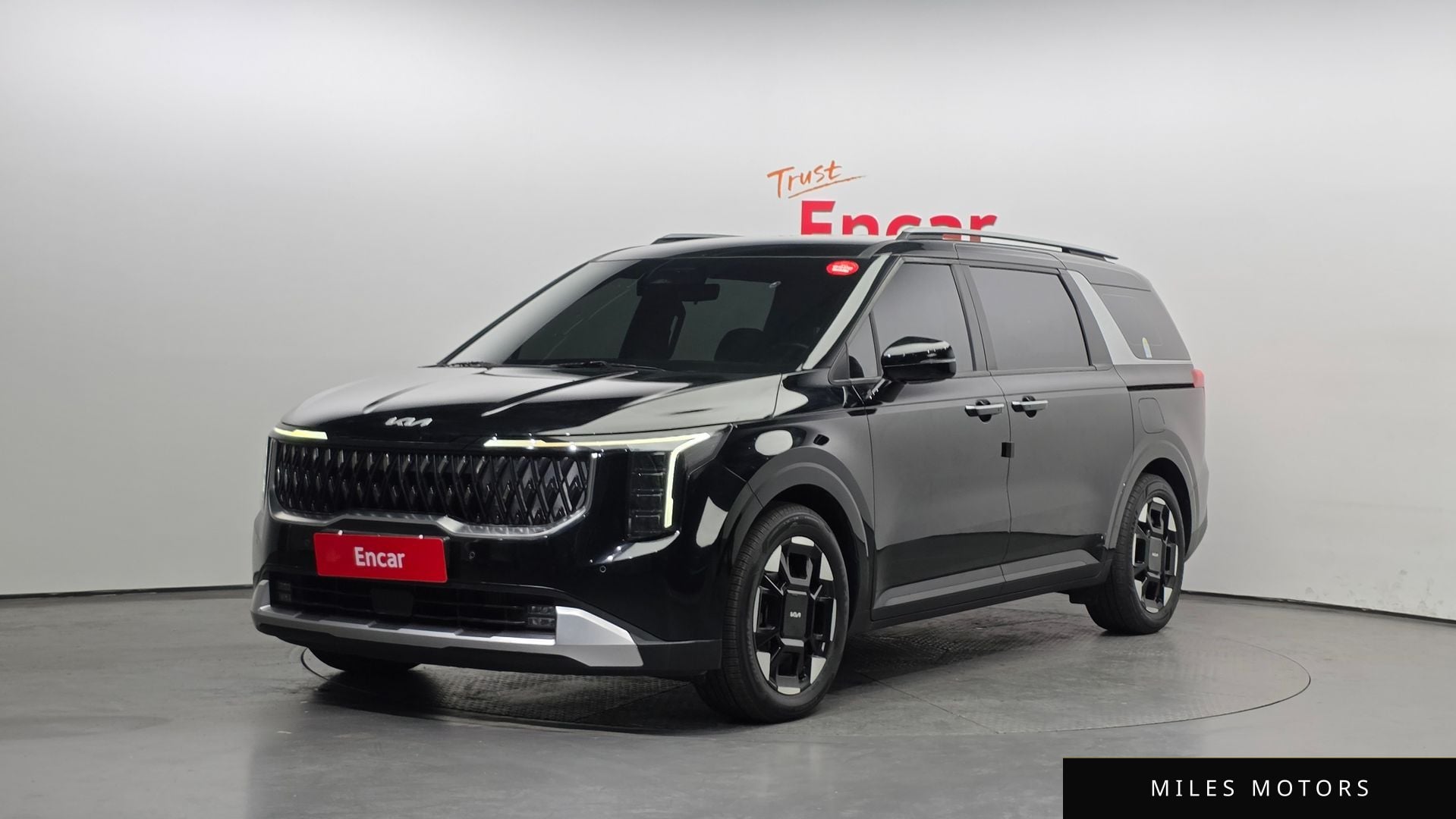 Kia Canival 2024 — фото 1 из 12