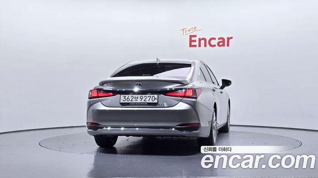Лексус ES300h 2025 — миниатюра 4