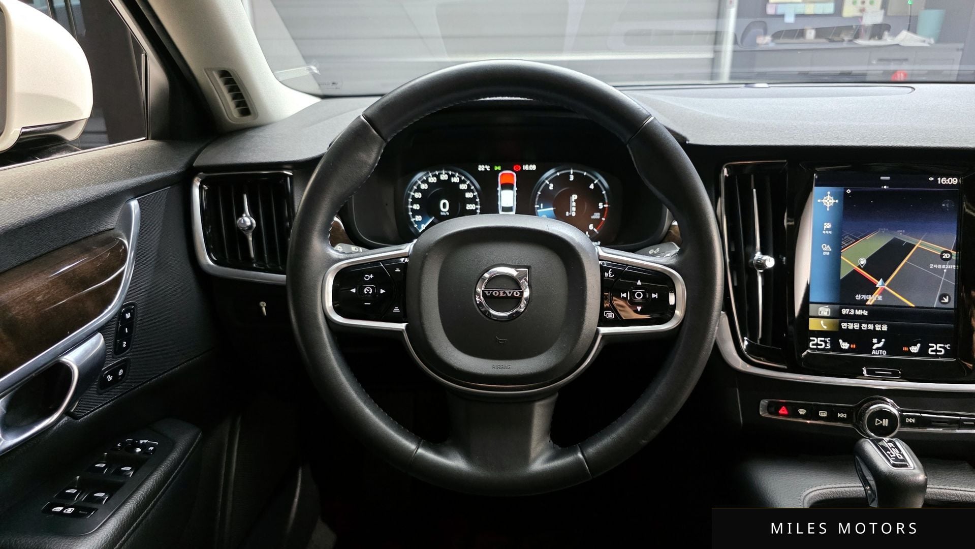 Volvo S90 2017 — миниатюра 13