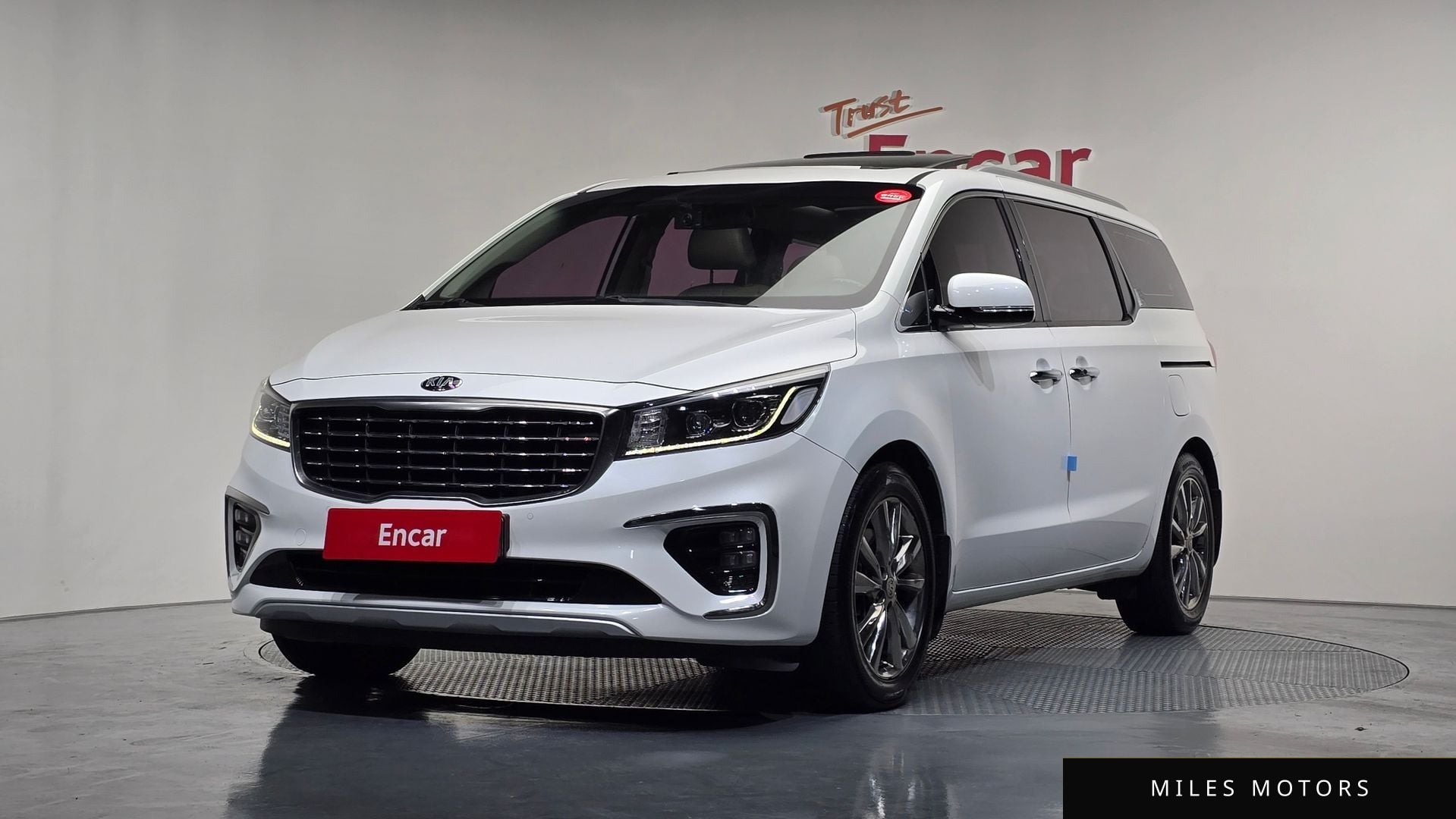 Kia Canival 2019 — фото 1 из 12