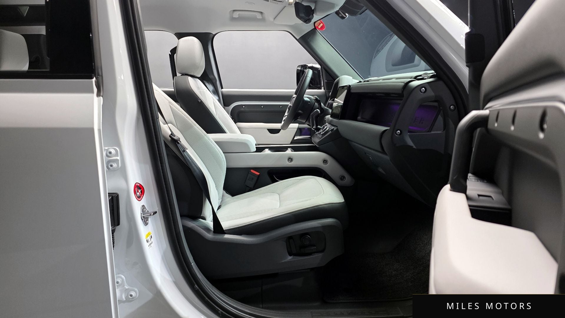 Land Rover Defender 2025 — миниатюра 10