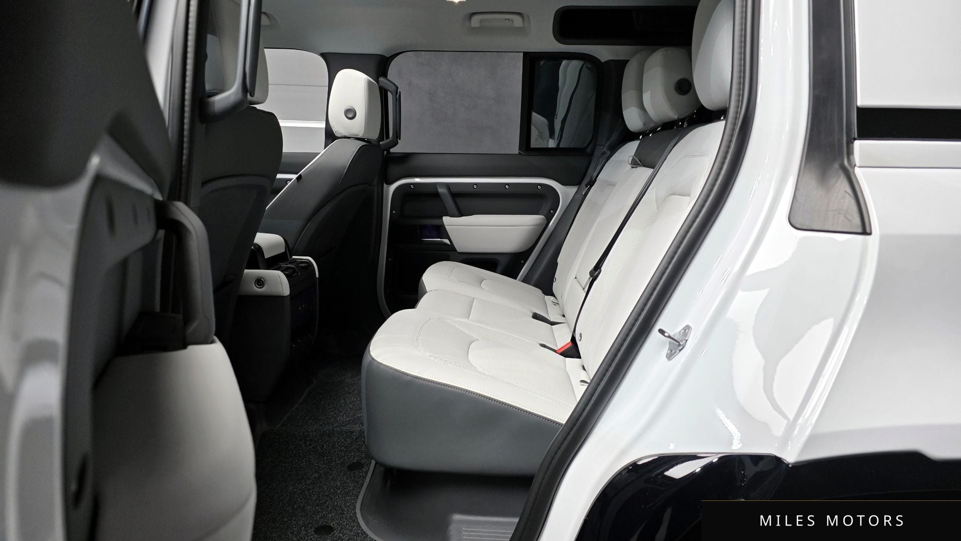 Land Rover Defender 2025 — миниатюра 12